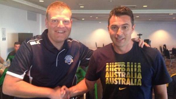 Coaches Josep Gombau and Paul Okon before their clash in Wollongong.