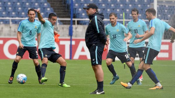 Ange Postecoglou runs his eye over a Caltex Socceroos training session.