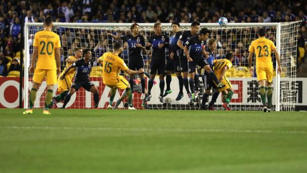 Mile Jedinak fires a free kick on target during the Caltex Socceroos' 1-1 draw with Japan.