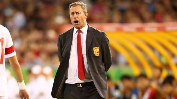Perrin instructs his players during China's win over DPR Korea.