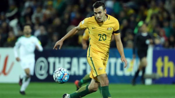 Caltex Socceroos defender Trent Sainsbury controls possession in a World Cup Qualifier against Iraq.