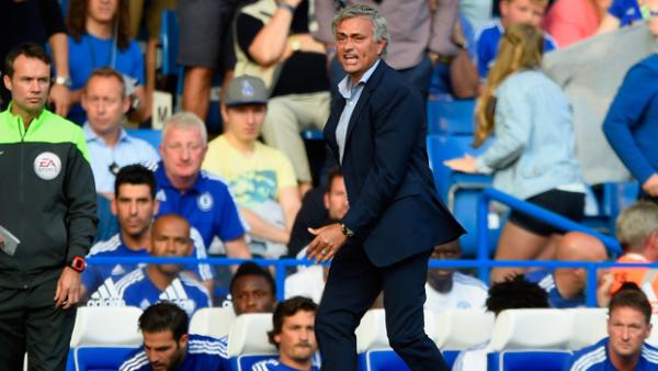 Jose Morunho reacts during Chelsea's 2-2 draw with Swansea City.