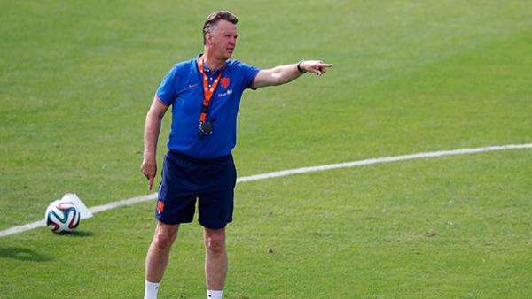 Van Gaal directs his team during a Dutch training session.