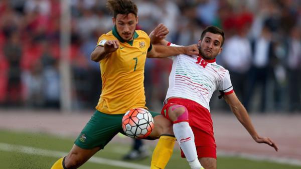 Mat Leckie shows his strength on the ball against Tajikistan.