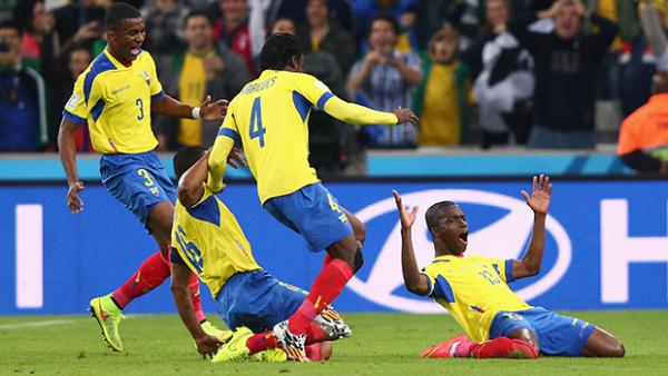 Ecuador's Enner Valencia celebrates his winning goal against Honduras with teammates.