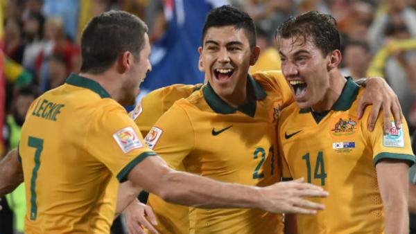 The Caltex Socceroos celebrate James Troisi's winner in the 2015 Asian Cup final.