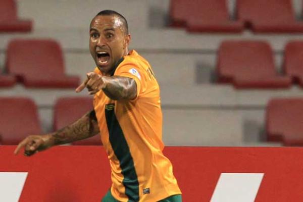 In-form Thompson backs youth